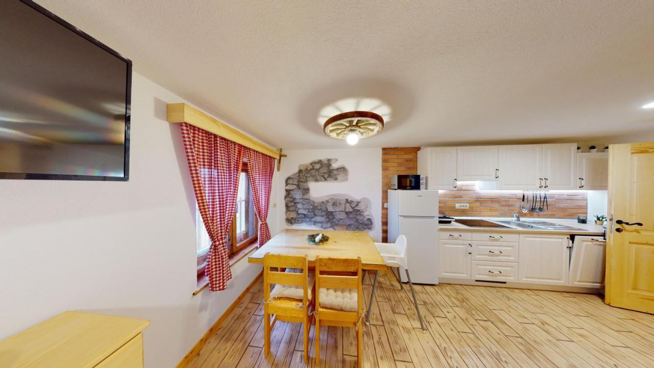 Hisa Margit, 150 Apartment